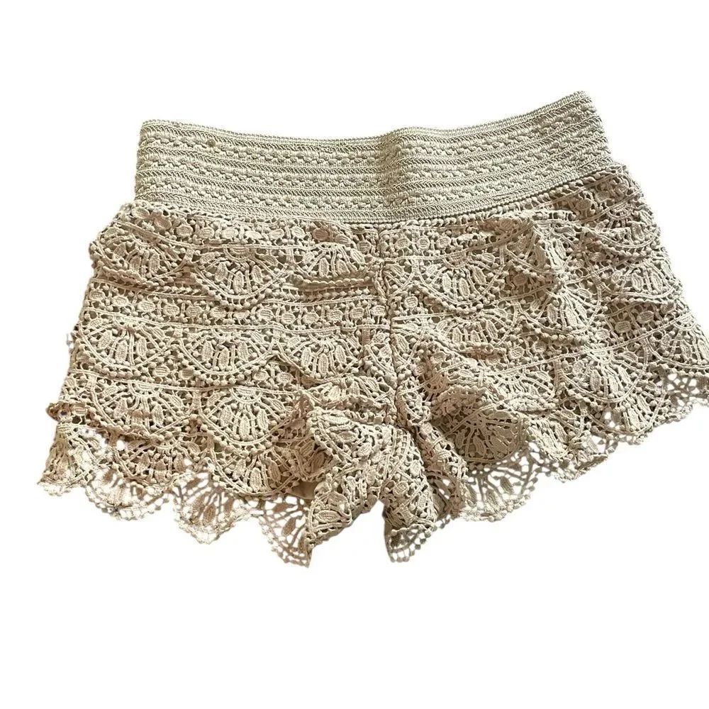 Rewind size medium Elegant Lace Crochet Women Shorts like new